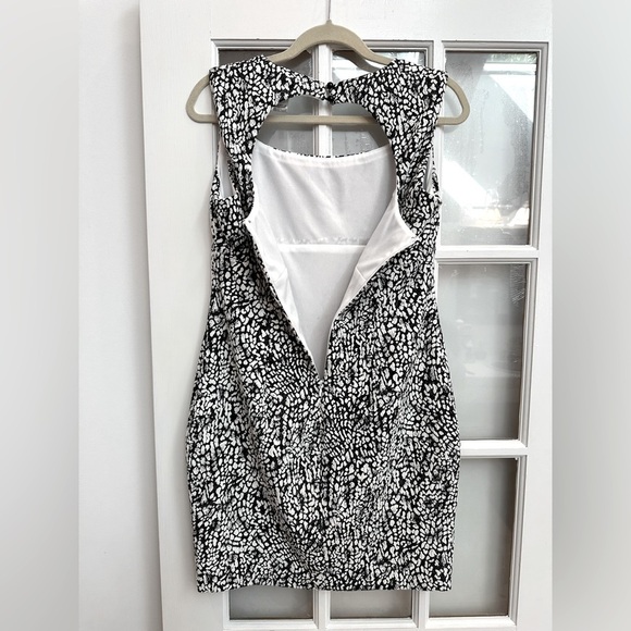 Vintage Cache Black and White Textured Classic Dress Fitted Stretchy Size 12 L - Picture 4 of 11